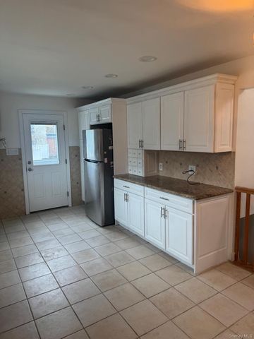 14 Larch Street, Hicksville, NY 11801