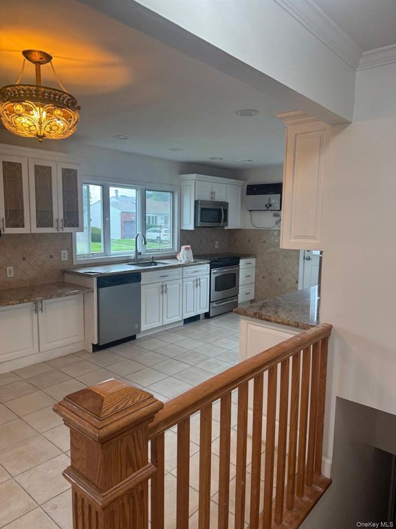 14 Larch Street, Hicksville, NY 11801 — photo 2