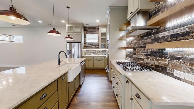 2405 Vineyard Drive, Granbury, TX 76048