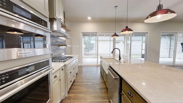 2405 Vineyard Drive, Granbury, TX 76048