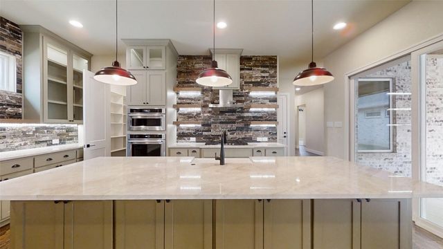 2405 Vineyard Drive, Granbury, TX 76048