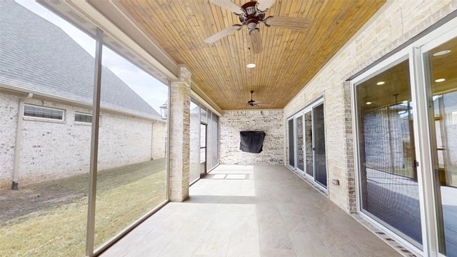 2405 Vineyard Drive, Granbury, TX 76048