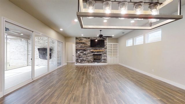 2405 Vineyard Drive, Granbury, TX 76048