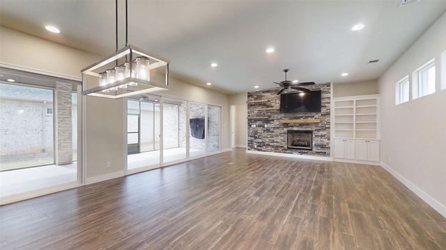 2405 Vineyard Drive, Granbury, TX 76048