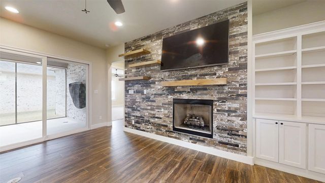 2405 Vineyard Drive, Granbury, TX 76048