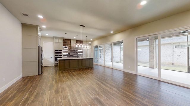 2405 Vineyard Drive, Granbury, TX 76048