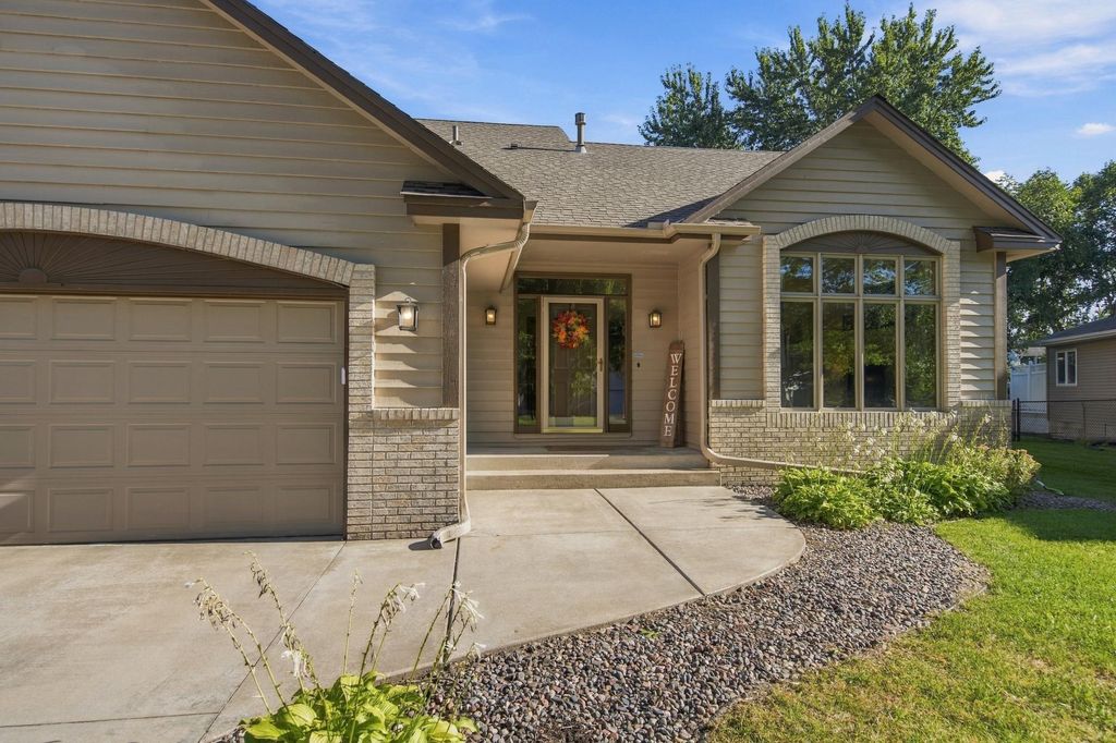 490 Hawthorn Road, Lino Lakes, MN 55014 — photo 2