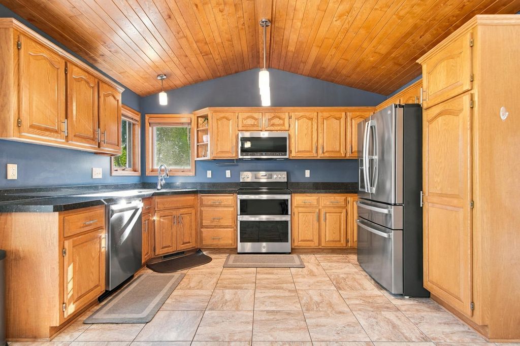 490 Hawthorn Road, Lino Lakes, MN 55014 — photo 4