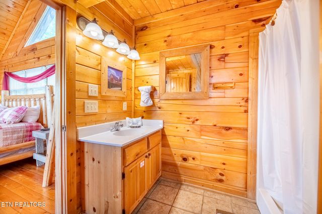 907 Black Bear Cub Way, Sevierville, TN 37862