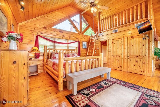 907 Black Bear Cub Way, Sevierville, TN 37862