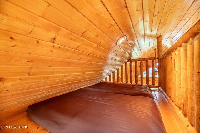 907 Black Bear Cub Way, Sevierville, TN 37862