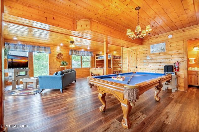 907 Black Bear Cub Way, Sevierville, TN 37862