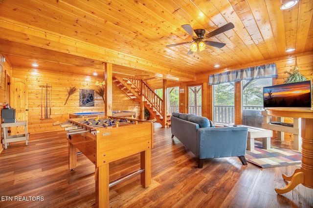 907 Black Bear Cub Way, Sevierville, TN 37862