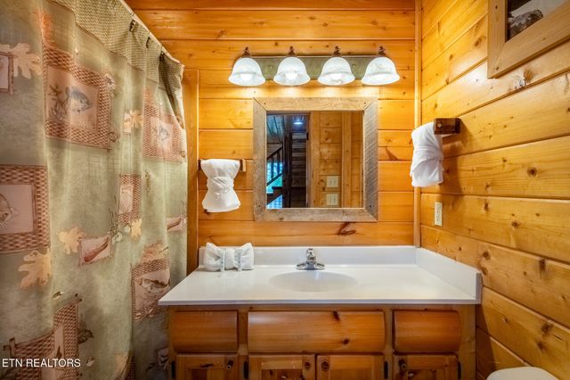 907 Black Bear Cub Way, Sevierville, TN 37862