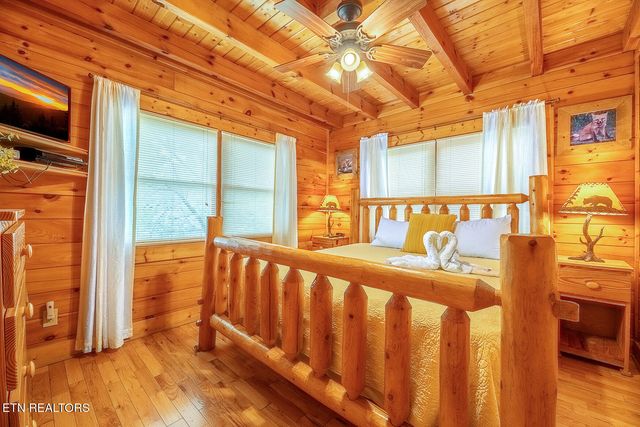 907 Black Bear Cub Way, Sevierville, TN 37862