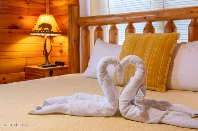 907 Black Bear Cub Way, Sevierville, TN 37862