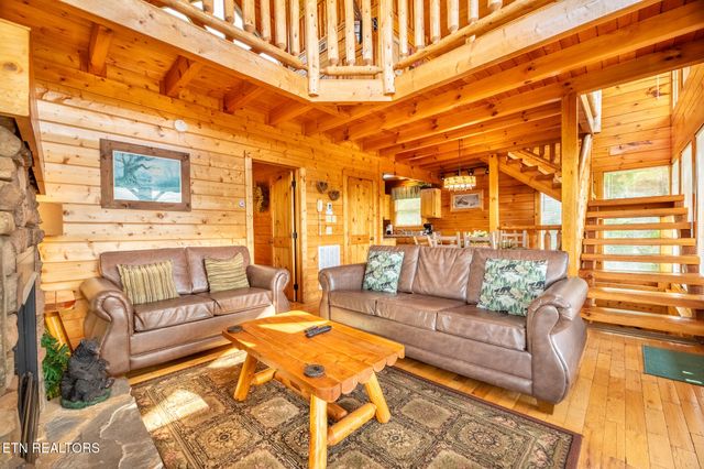 907 Black Bear Cub Way, Sevierville, TN 37862