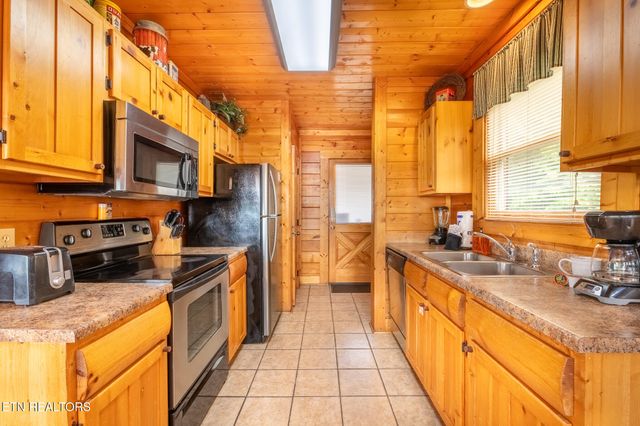 907 Black Bear Cub Way, Sevierville, TN 37862