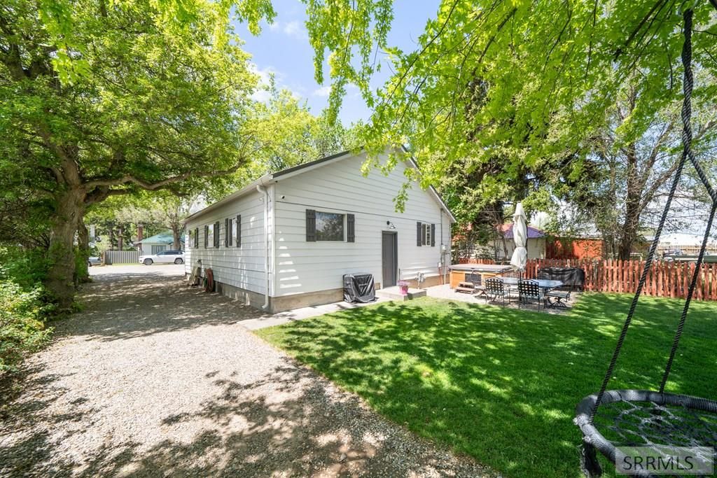 Image 3 of property listing at 448 N 1st W, Ririe, ID 83443