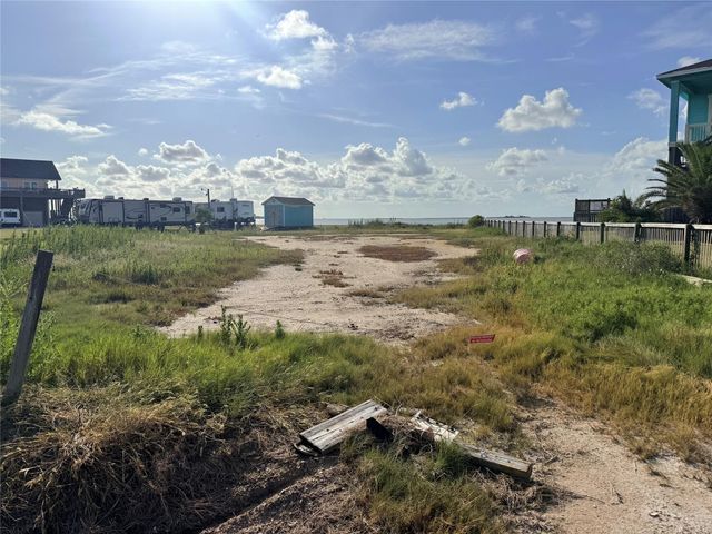 1031 Rollover Circle, Gilchrist, TX 77617