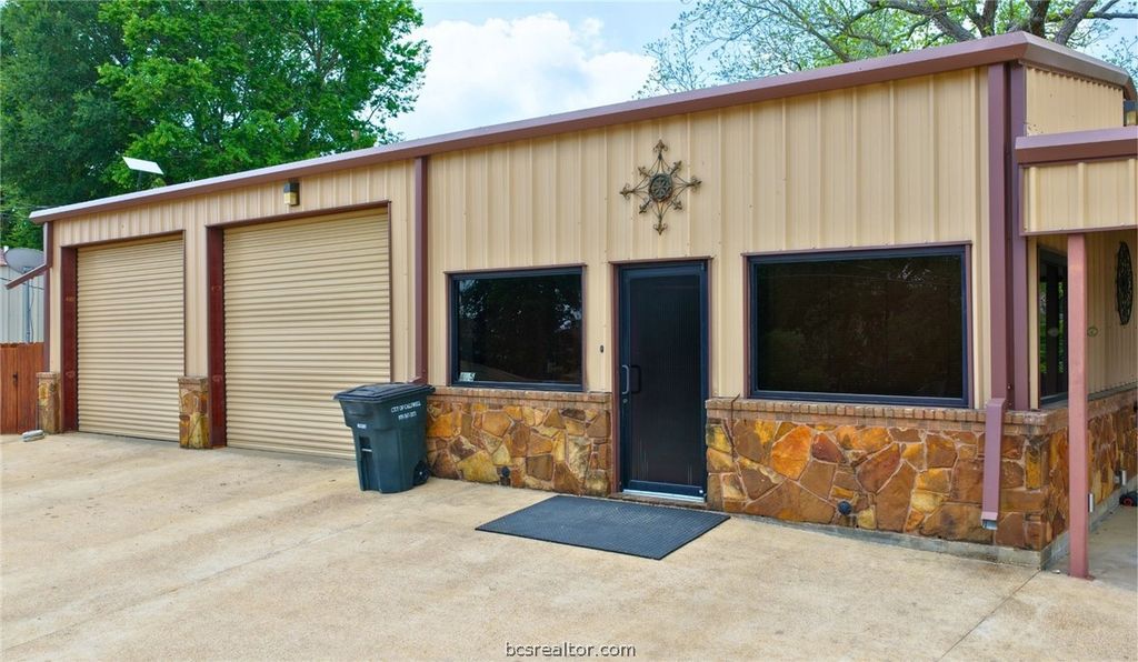 405 North Johnston Street, Caldwell, TX 77836 — photo 3