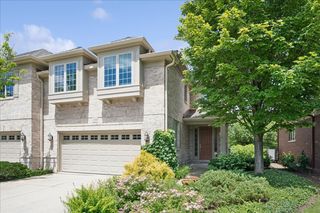 2288 Royal Ridge Drive, Northbrook, IL 60062