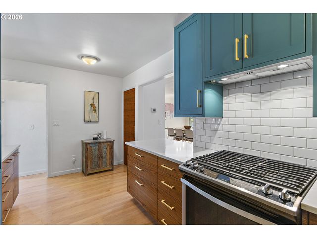 7635 Se MARKET St, Portland, OR 97215