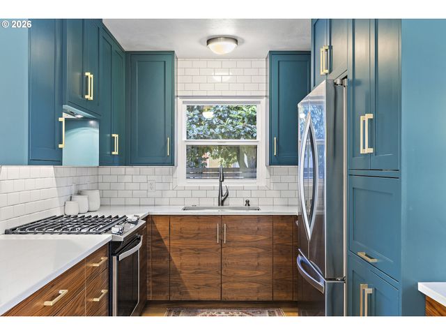7635 Se MARKET St, Portland, OR 97215