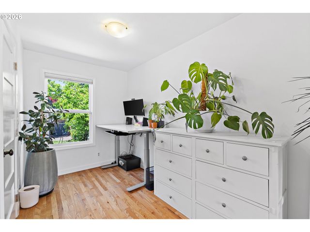 7635 Se MARKET St, Portland, OR 97215
