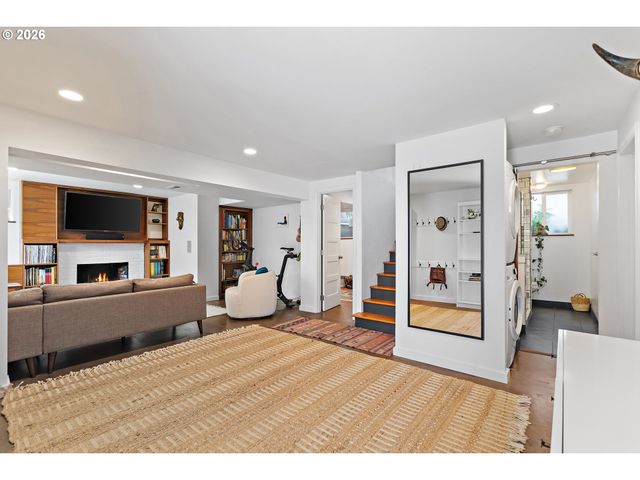 7635 Se MARKET St, Portland, OR 97215