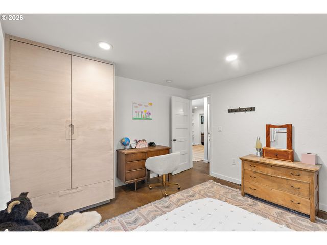 7635 Se MARKET St, Portland, OR 97215