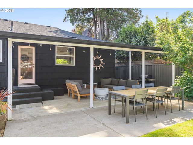 7635 Se MARKET St, Portland, OR 97215
