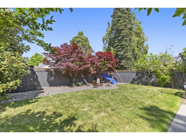 7635 Se MARKET St, Portland, OR 97215