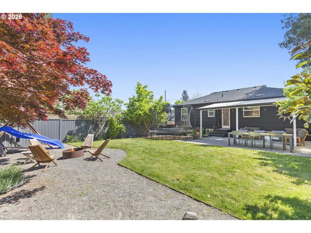 7635 Se MARKET St, Portland, OR 97215