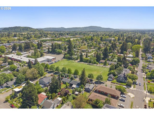 7635 Se MARKET St, Portland, OR 97215