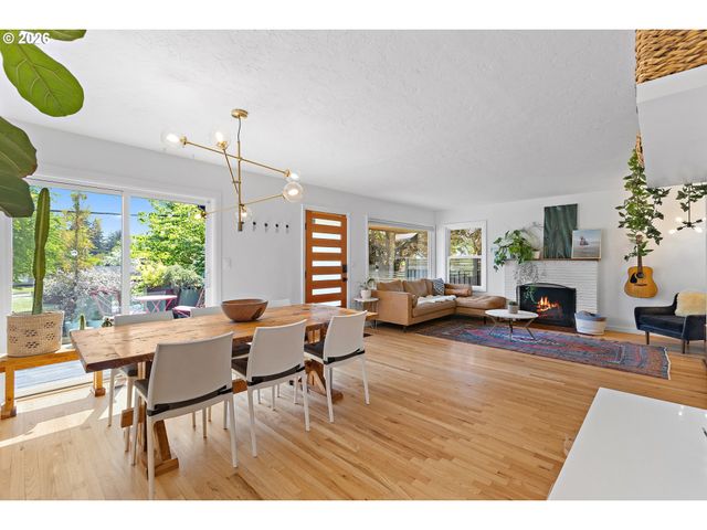 7635 Se MARKET St, Portland, OR 97215
