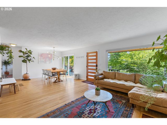 7635 Se MARKET St, Portland, OR 97215