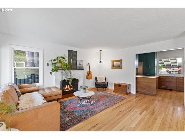 7635 Se MARKET St, Portland, OR 97215