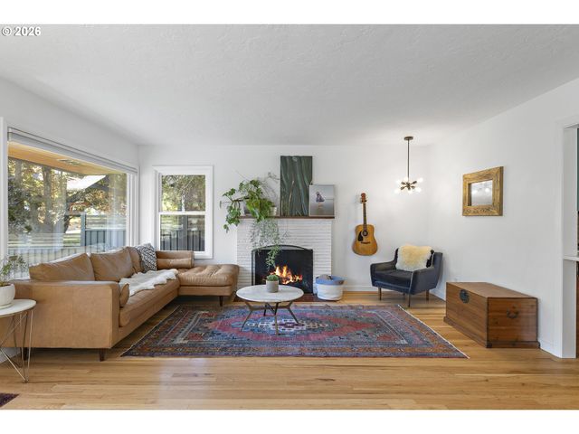 7635 Se MARKET St, Portland, OR 97215