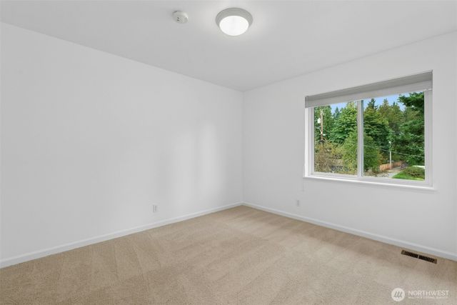 1132 Crawford Rd, Lynnwood, WA 98036