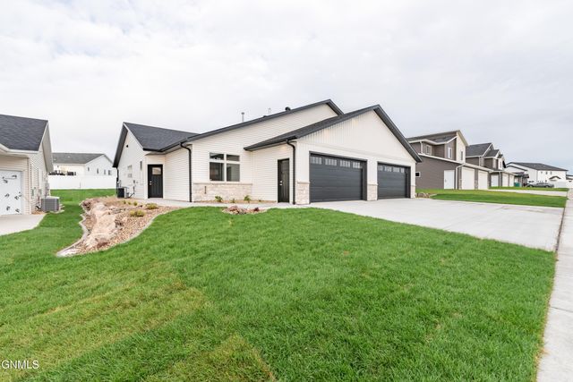 4116 Platinum Street, Bismarck, ND 58503 property photo