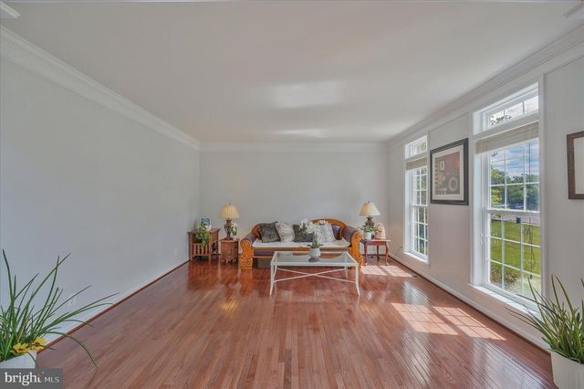 43820 CHURCHILL GLEN DR, Chantilly, VA 20152