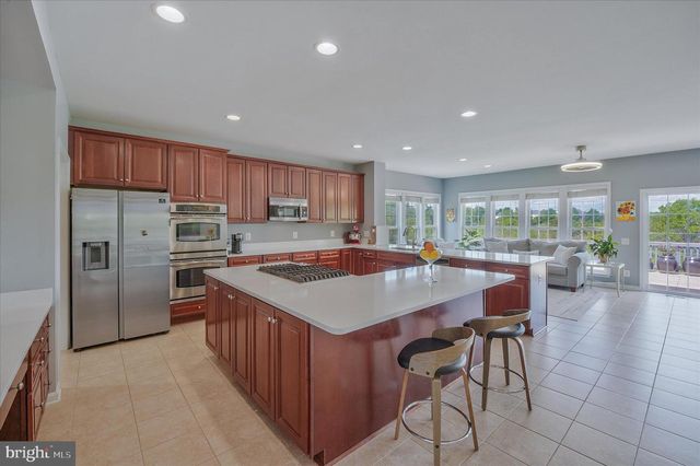 43820 CHURCHILL GLEN DR, Chantilly, VA 20152