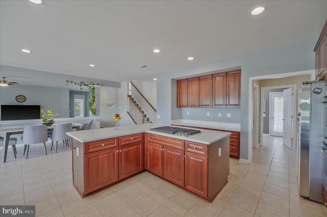 43820 CHURCHILL GLEN DR, Chantilly, VA 20152
