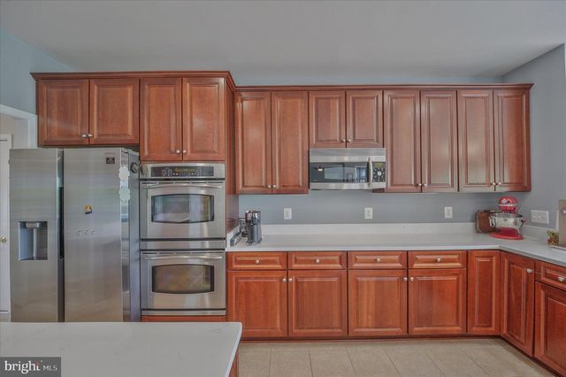 43820 CHURCHILL GLEN DR, Chantilly, VA 20152