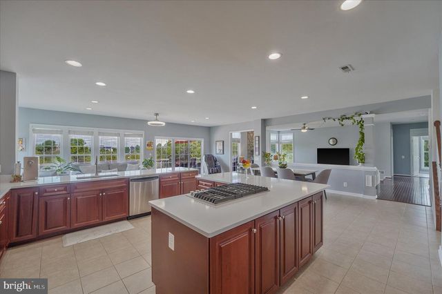 43820 CHURCHILL GLEN DR, Chantilly, VA 20152