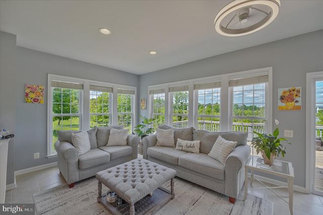 43820 CHURCHILL GLEN DR, Chantilly, VA 20152