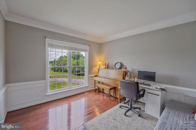 43820 CHURCHILL GLEN DR, Chantilly, VA 20152