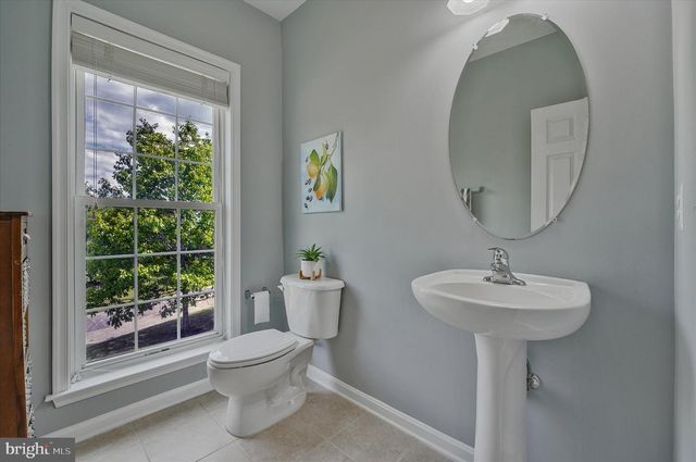 43820 CHURCHILL GLEN DR, Chantilly, VA 20152