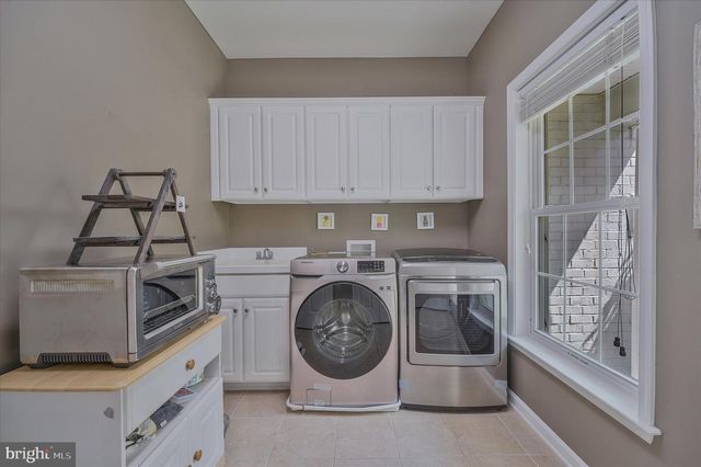 43820 CHURCHILL GLEN DR, Chantilly, VA 20152